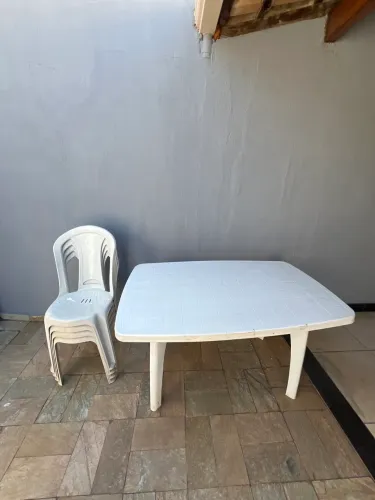 Mesa com 4 cadeiras