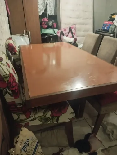 Vendo mesa com 6 cadeiras