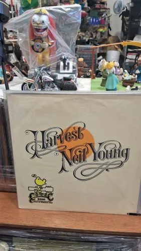 LP Neil Young ?- Harvest