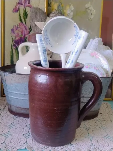 Jarra de cerâmica antiga