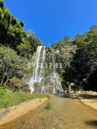 Fazenda à Venda com cachoeira, próximo ao Município de Caldas Novas- GO.