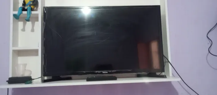 Tv 32 polegadas nova ainda com plástico só não é smart.