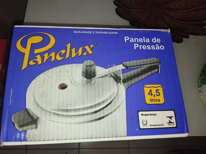 Panela de pressão NOVA