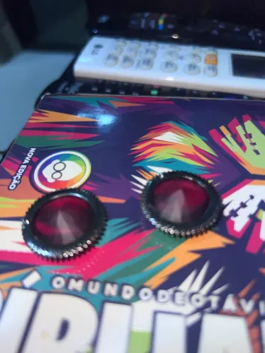 Par de filtros / lentes vermelhas com aro metal serrilhado(usado)