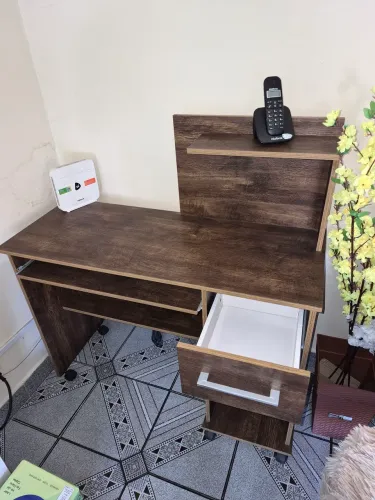 Mesa de computador bem nova!!