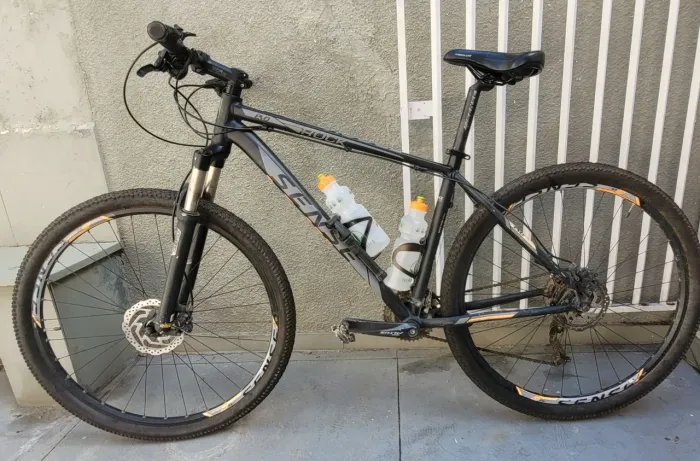 Bicicleta sense rock aro 29 semi nova em perfeito estado