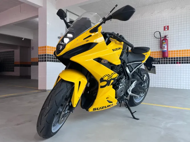 GSX 8R seminova - Oportunidade! Tenha uma moto zerada sem pagar o preço da vitrine!