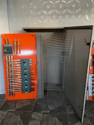 Quadro elétrico disjuntor caixa moldada