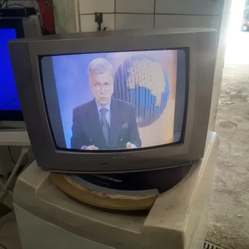 Tv 20 polegadas Philips som baixo ,mas perfeita imagens