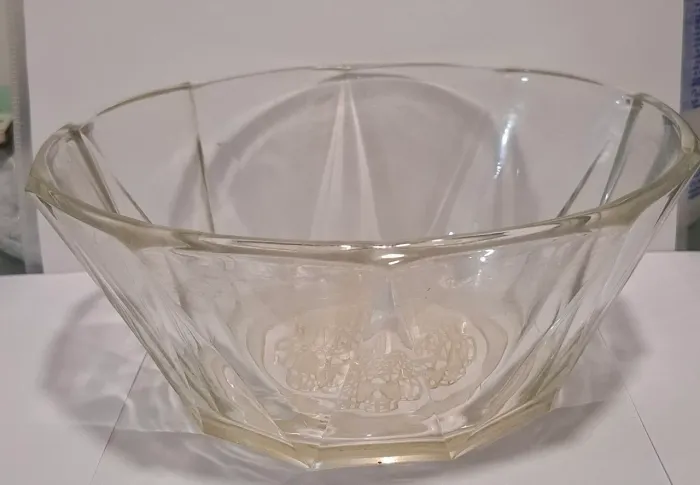 Saladeira e prato de bolo de vidro antigos