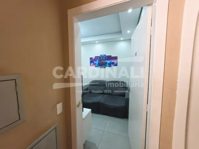 Lindo apartamento de 2 dormitórios com planejados.