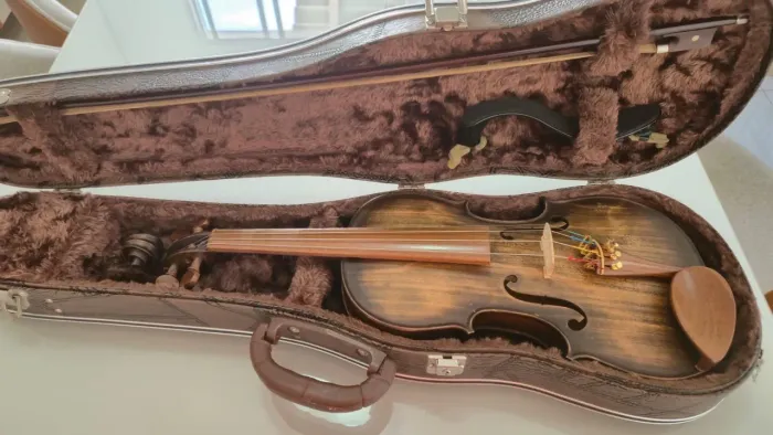 Violino rolim 4/4 em estado de novo