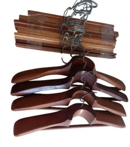 Cabides antigos de madeira
