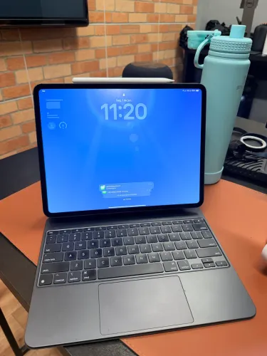 iPad Pro 13 polegadas chip m4 256 gb + Celular + Magic Keyboard Original Apple 