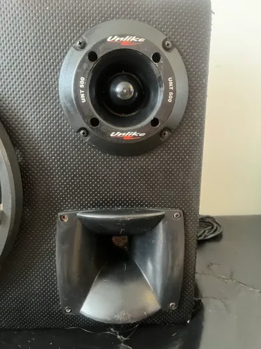 Caixa de som automotivo 