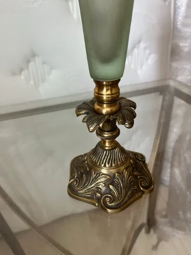 Floreira de Bronze e Vidro Opalino Natalino Tomasi em forma de taça