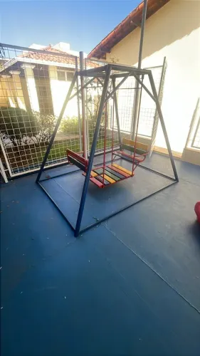 Vendo brinquedos pula-pula,/cama elastica, carrocel, balanço para crianças, 2 escorregador