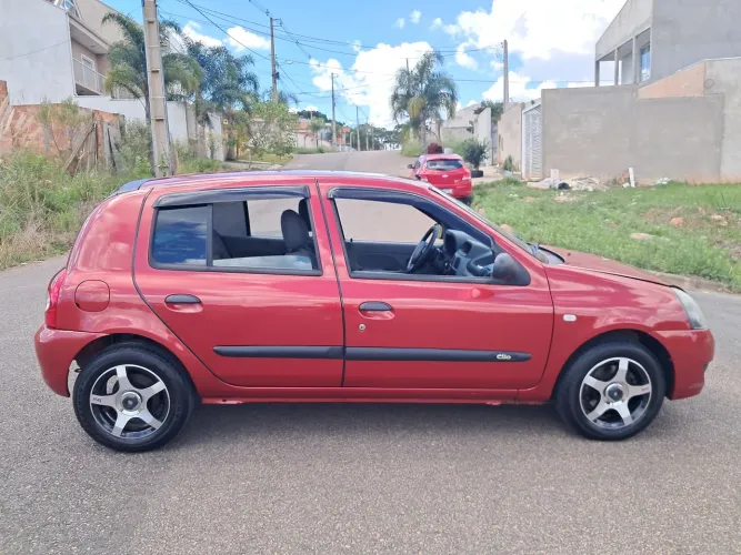 Renault Clio Hi-flex 1.0 16V 5P 2011