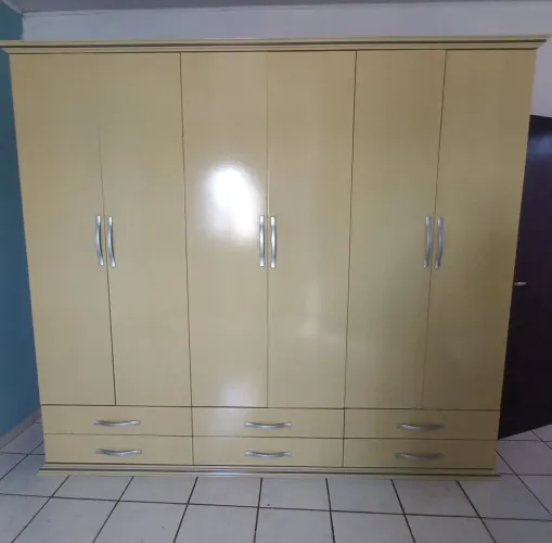 Vendo Guarda-Roupa Usado - 2,20m x 2,80m