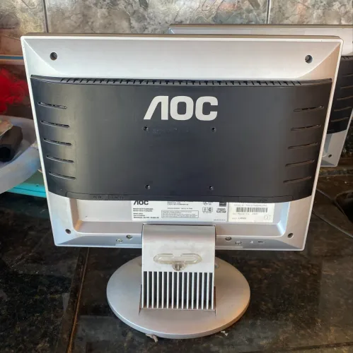 Monitor AOC 15" LCD Modelo LM522 - Funcionando Perfeitamente / Bivolt