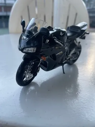 Moto Cbr racing maisto Preta