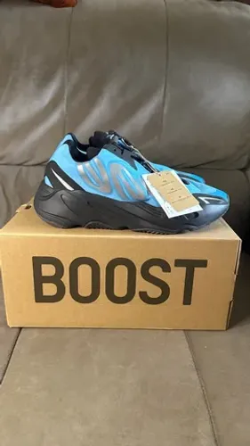 Aceito proposta! Tenis Adidas YEEZY Boost 700 Bright Cyan DSWT