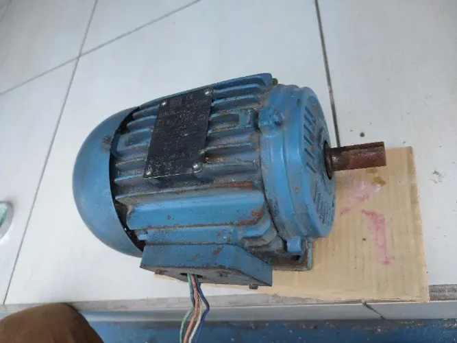 Motor trifásico weg 200v, 2hp 6A