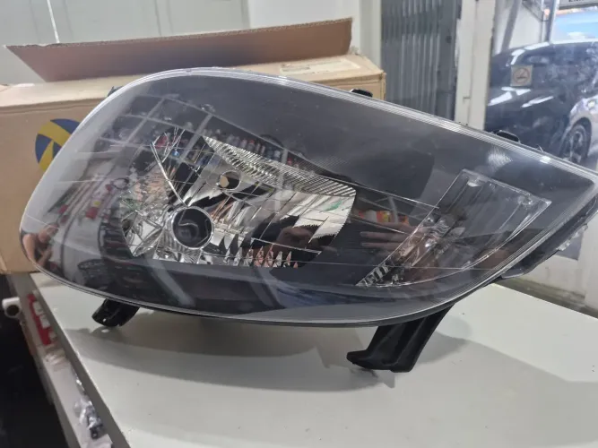 Farol GM Corsa II 2002 a 2007 Cromado Direito 