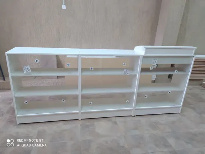 Balcão caixa vitrine + expositor branco MDF