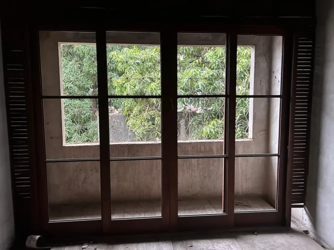 Porta de correr de madeira cedrinho