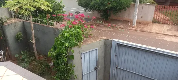 Vendo um sobrado no B: Betaville. Próximo a UFMS e Rodoviária Nova