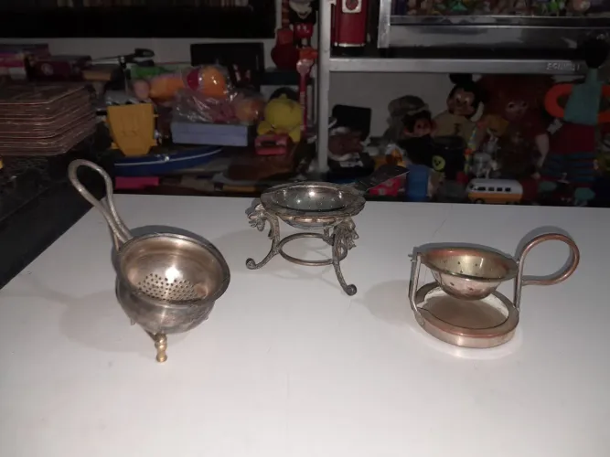 Coadores de chá antigo