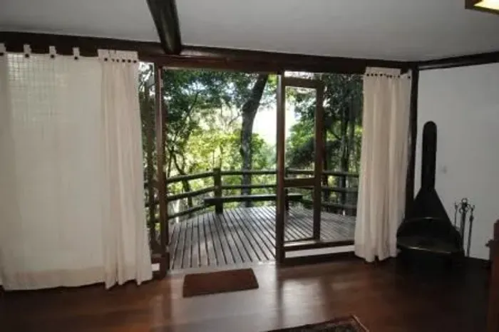 Linda Casa Mobiliada em Condomínio Exclusivo - Araras, distrito de  Itaipava 