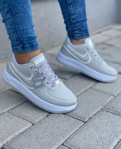 Tênis Nike cinza