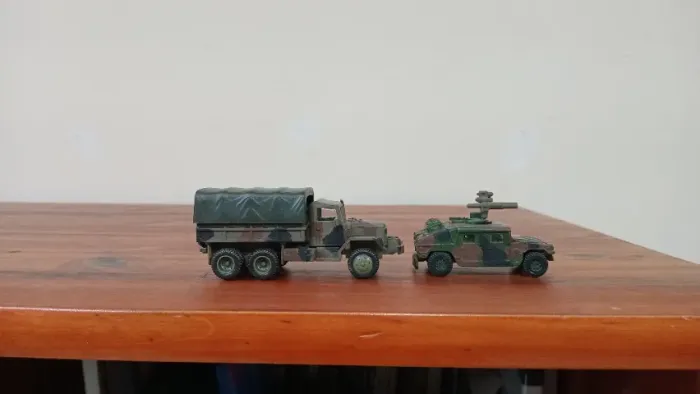 BLINDADOS DE COMBATE - 2 VEÍCULOS CAMUFLADOS, ESC. 1/72