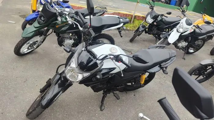 Yamaha FAZER 150 branca 2017 Shalon veículos Cariacica