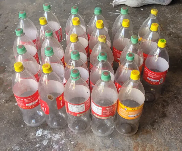 Garrafas PET de 2 litros retornáveis