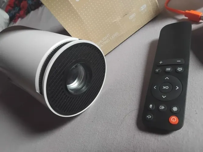 Projetor multimídia e caixa jbl