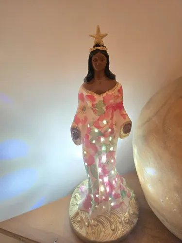 Luminária Escultura de Iemanjá Peça Artesanal em Gesso Iluminada (30 cm)