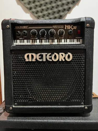 Amplificador meteoro nitros NK 30 para teclado