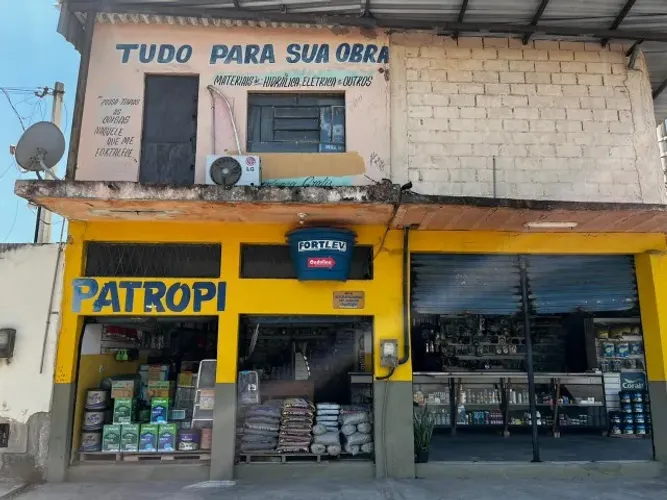VENDO EXCELENTE PONTO COMERCIAL 220M2 , RUA MOVIMENTADA E COMERCIO FORTE E ATIVO !
