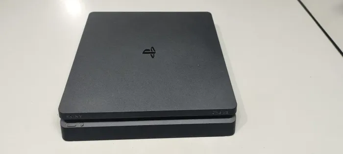 Ps4 slim 1TB 