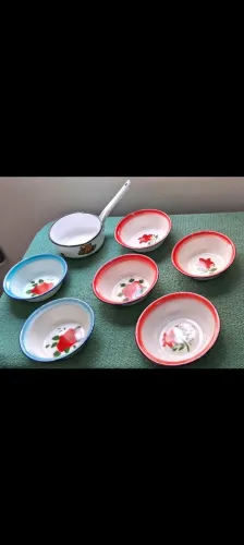 CONJUNTO DE 6  PRATOS E 1 PANELA DE ÁGATA 