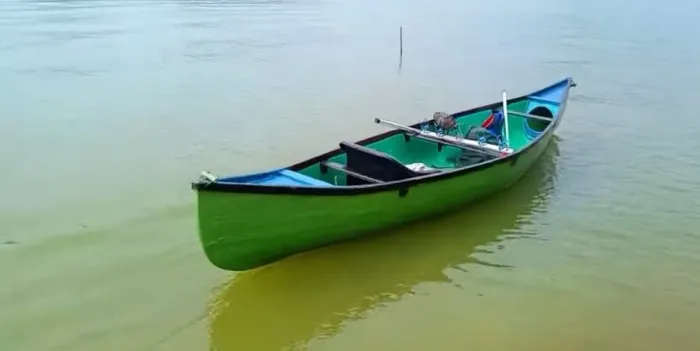 Canoa canadense para lazer e aventura