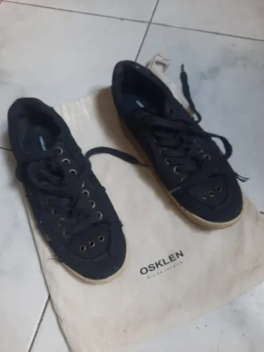 Tenis Osklen Casual de cor preta tamanho 37