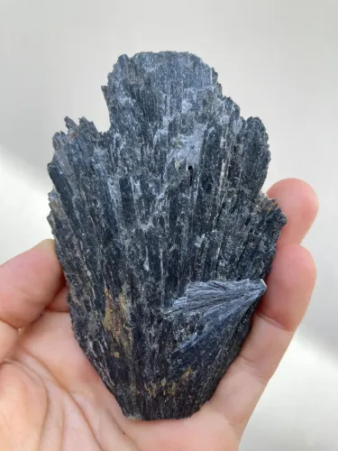 Cristal Cianita Preta