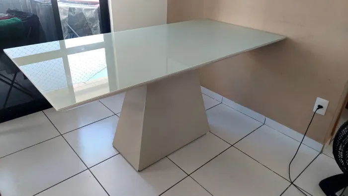 Mesa de jantar de 4 a 6 lugares