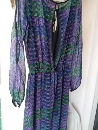 Vestido longo leve abertura nas laterais e forro interno