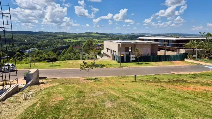 Terreno à venda no Condomínio Entre Verdes em Campinas na Davanti Imóveis.