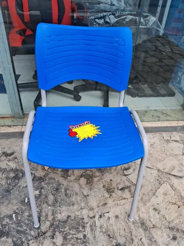 Cadeira fixa em polipropileno